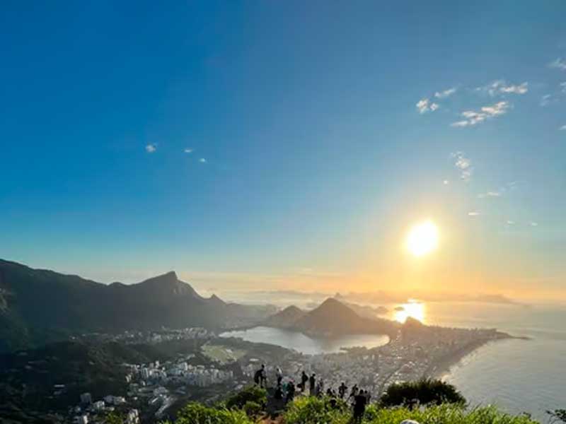 Passeios noturnos no Rio de Janeiro - Nascer do Sol no Morro Dois Irmãos (10) Passeios noturnos no Rio de Janeiro