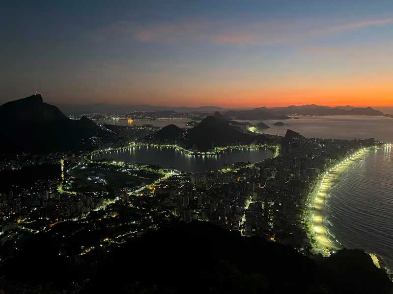 Passeios noturnos no Rio de Janeiro - Nascer do Sol no Morro Dois Irmãos (2) Passeios noturnos no Rio de Janeiro